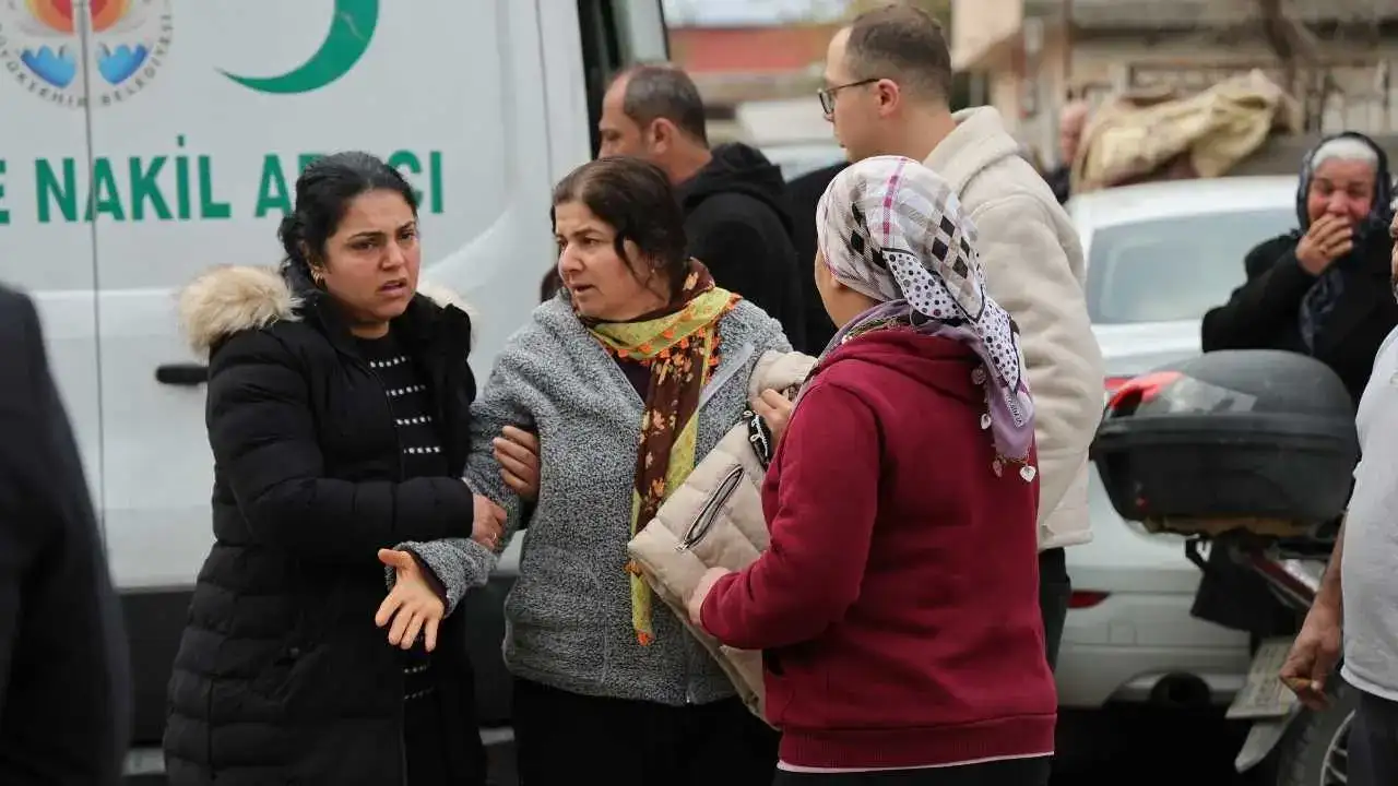 Adana’da Babalarının Öldürdüğü Kardeşler Gözyaşlarıyla Uğurlandı 1